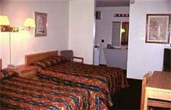Travelodge By Wyndham Moose Jaw Habitación foto